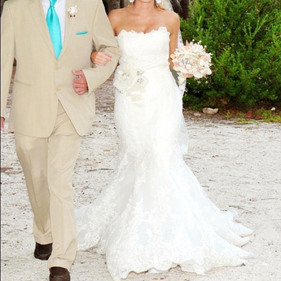 Enzoani Dakota wedding dress belt & veil included - Picture 11 of 16